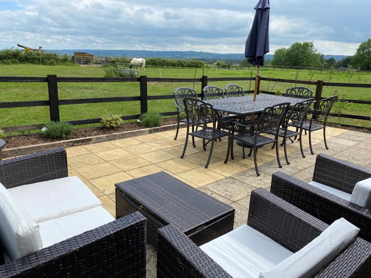 Rew Farm Country & Equestrian Accommodation - Sunrise Lodge Melksham Exterior foto